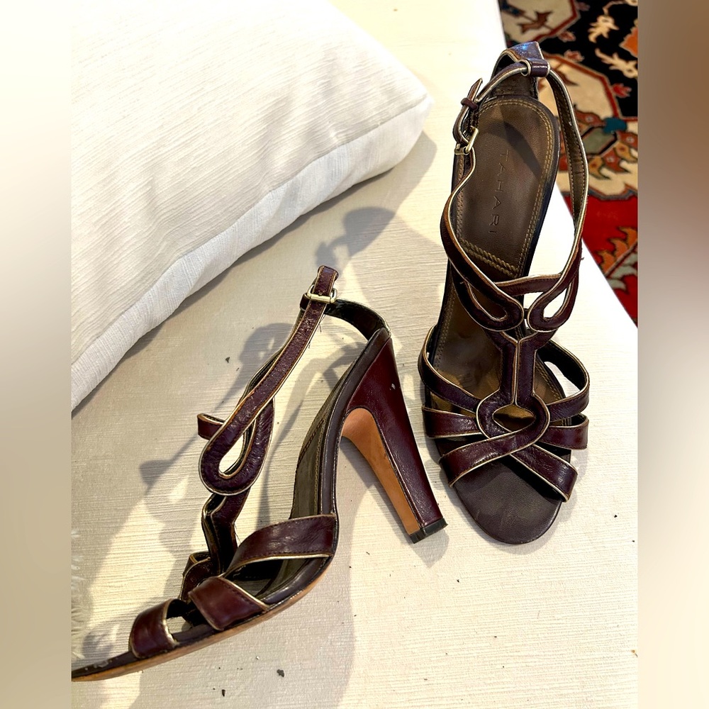 Super cute Tahari, heel sandals, brown leather with gold trim good condition